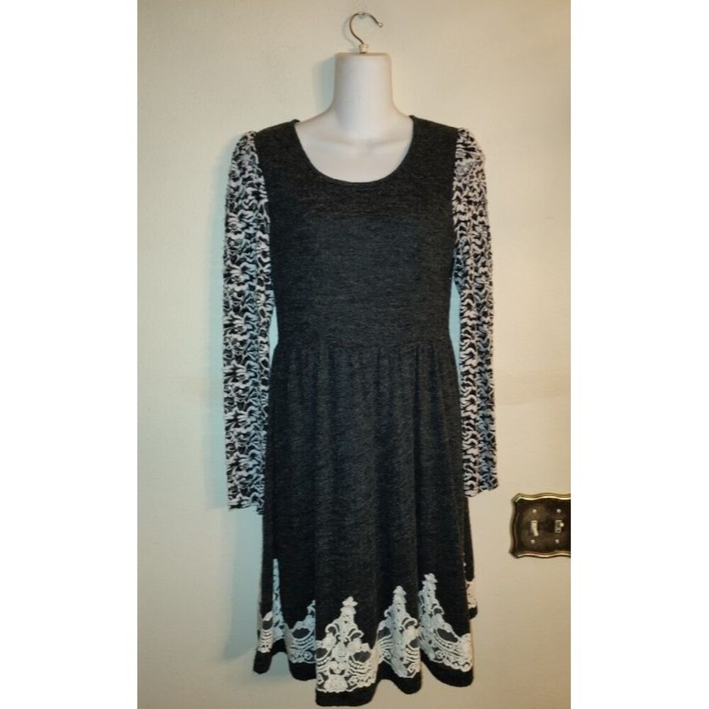 Women A'Reve Anthropologie Gray Acrylic A Line Dress & White Decorated Lace Sz M